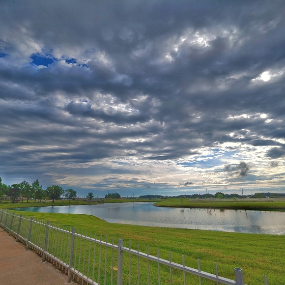 Meet your Posher, Claudia - Picture 2 of 3